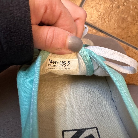 Vans - Picture 4 of 4